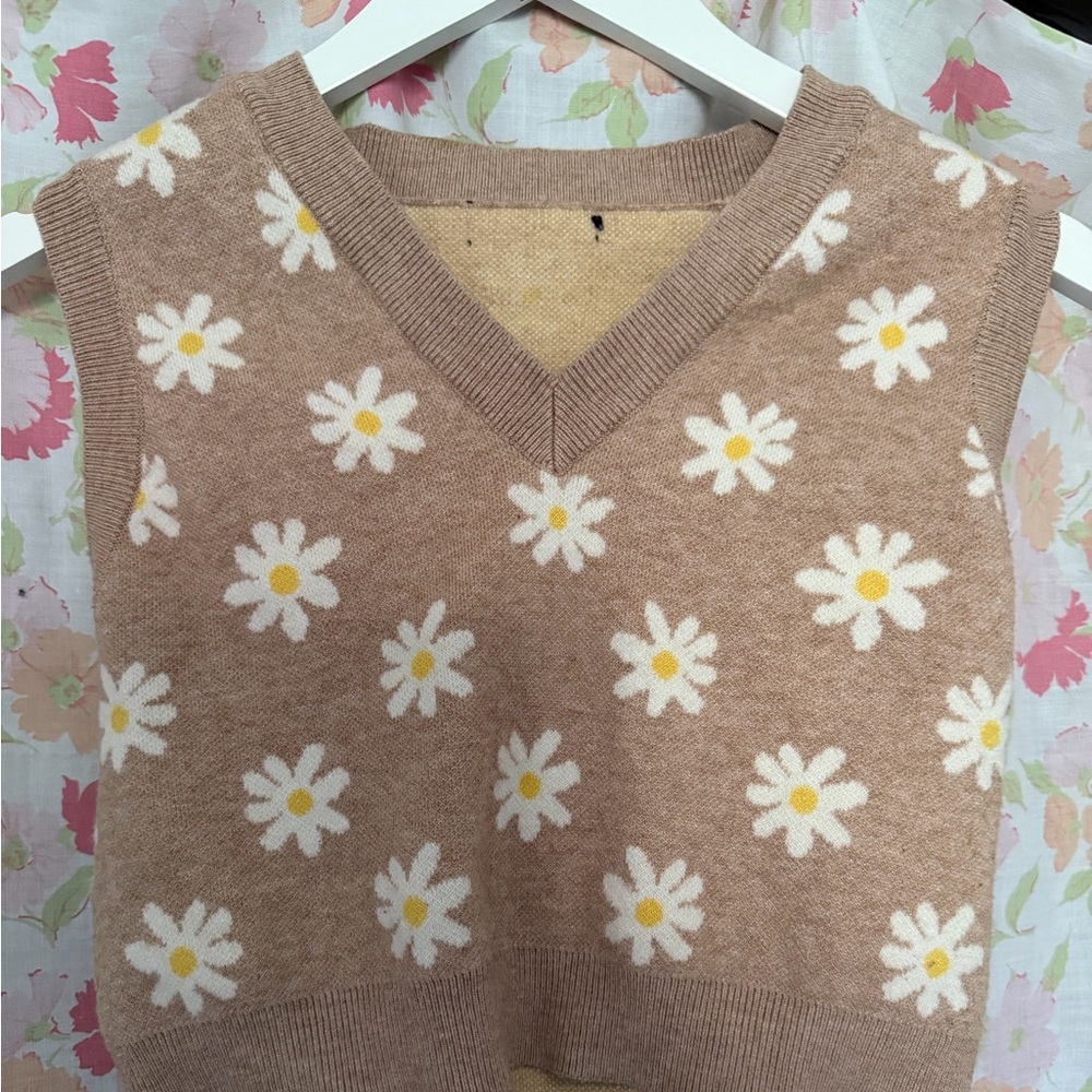 Source Unknown Tan Daisy V-Neck Sweater Vest